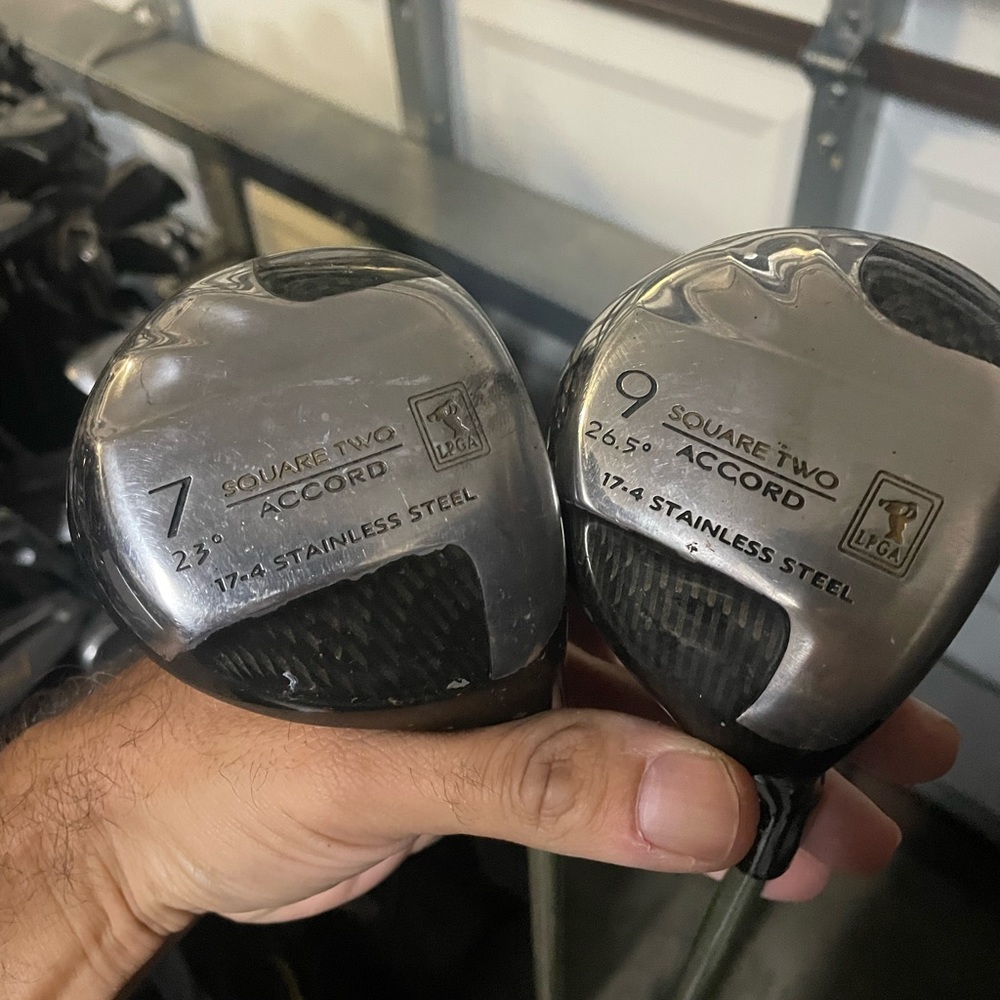 womans golf clubs 7/9 wood by square two in right hand 
Graphite shafts
